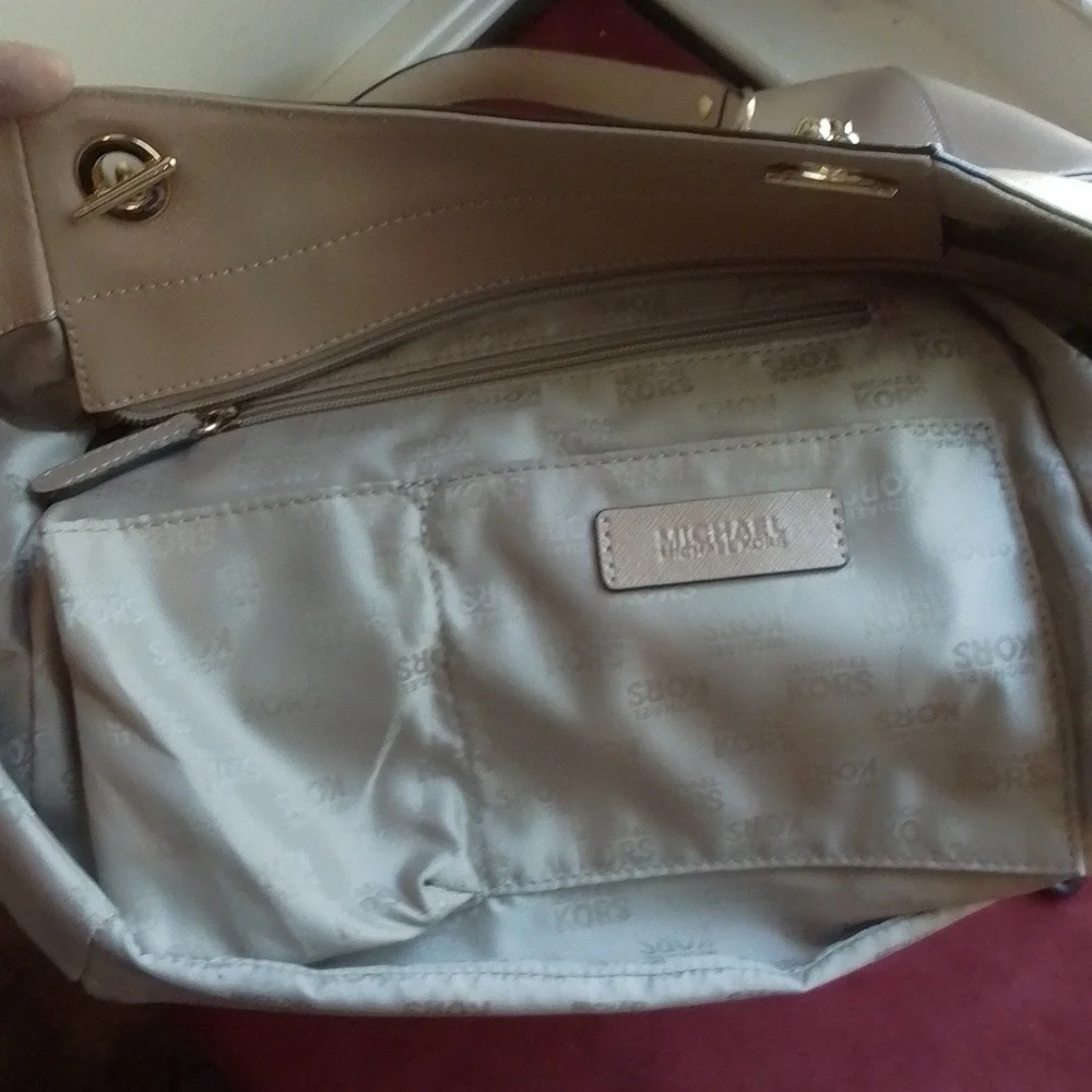 Michael Kors Blush Cream w/Gold Chains/Accents NEW🥰Excellent - Picture 8 of 10